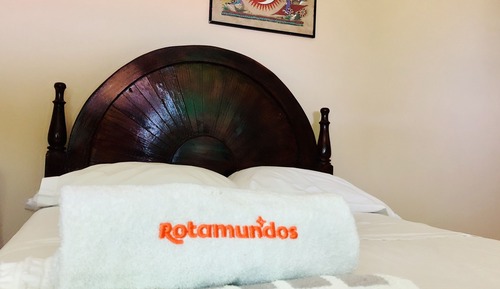 Standard Double Room (cruzando la calle)