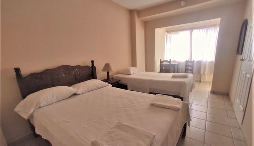 Traditional Triple Room (cruzando la calle)