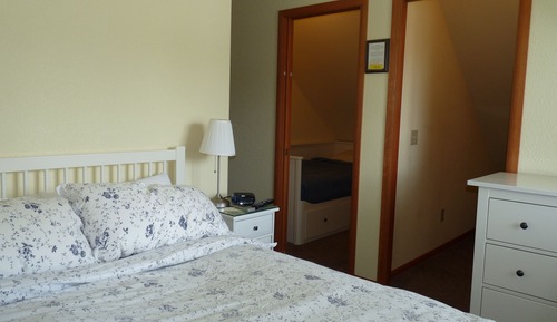 Seaside Lodge Room #27 (Room with 1 Queen Bed, 1 Twin Beds, and 2 Toddler Beds) 