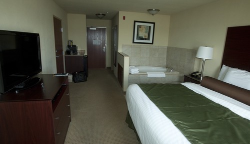 Suite, 1 King Bed, Whirlpool Tub, Non Smoking
