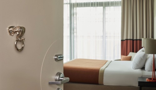 Room, 1 King Bed, City View, Corner (Super King, Refurbished, Balcony)