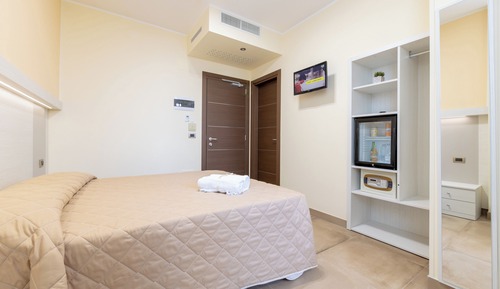 Economy Room