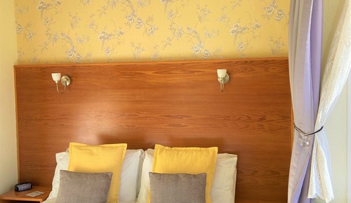 Small Double room , Ensuite -Patio View