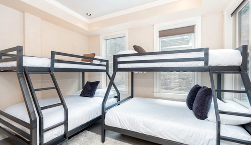 Room, 3 Bedrooms (W202)