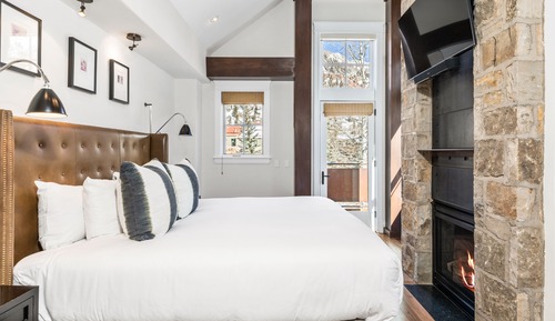 Room, 4 Bedrooms (Slopeside River House B)