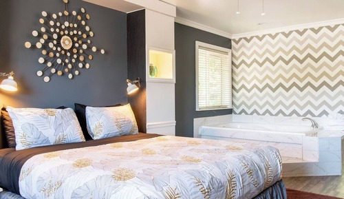 Romantic Room with AC/ Heating & Spa