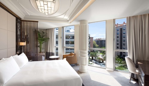 Deluxe Room, 1 King Bed with Sofa bed