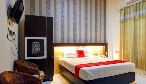 Deluxe Room (Reddoorz)