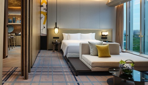 Suite, 1 Bedroom (Dining Area)