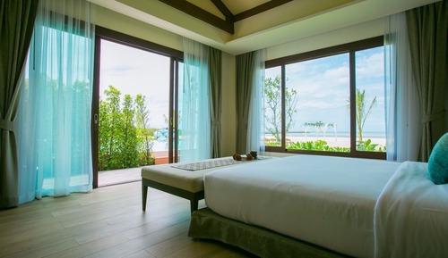 Pool Access Beach Front