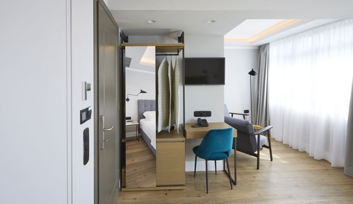 Junior Suite (Acropolis View)
