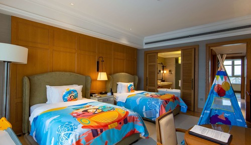 Family Room, 2 Twin Beds