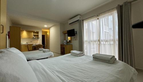 Studio (Sleeps 4)