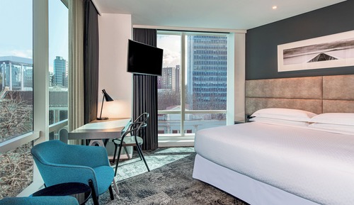 Room, 1 King Bed, Non Smoking, Corner