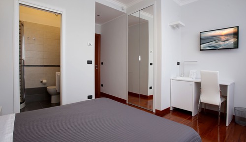 Superior Room (Private bathroom)