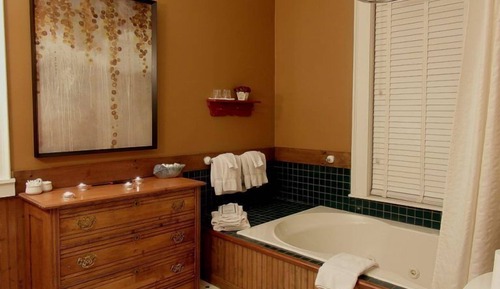 Honeymoon Suite