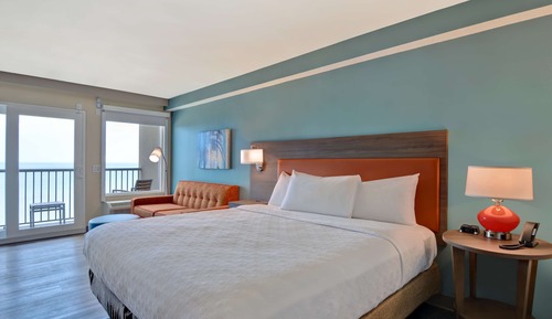 Studio, 1 King Bed, Accessible, Bathtub