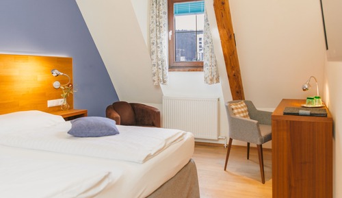 Comfort Room, 1 Queen Bed (Plus)