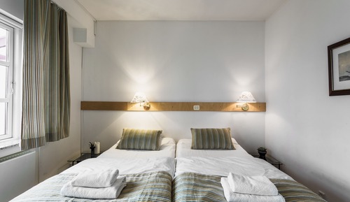 Economy Double Room, 2 Twin Beds, Non Smoking, Courtyard View