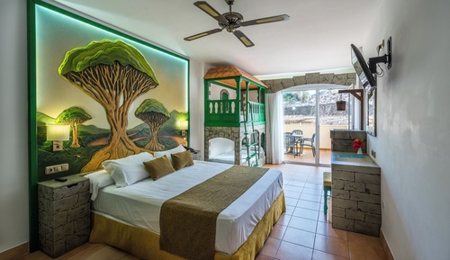 Double Room (Themed 2 Adults + 1 Child)