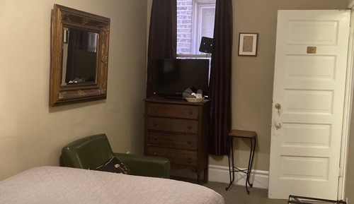 2D - Full bed, Private On Suite Bath