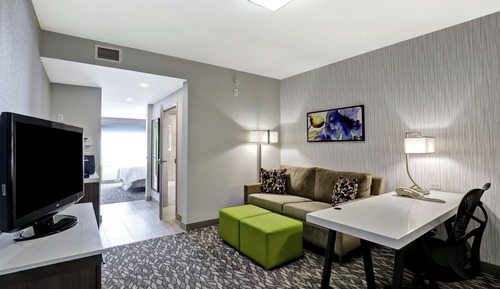 1 king jr suite evolution non smoking