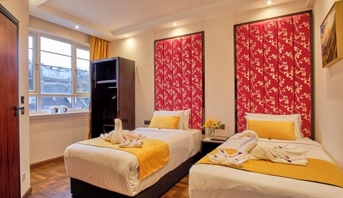 Petite Colosseum Twin Room