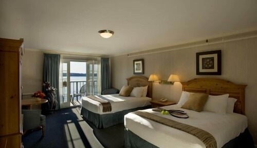 Inn on Steamboat Bay 2 Queens W/ Balcony or Deck Overlooking Gull Lake or Golf Course