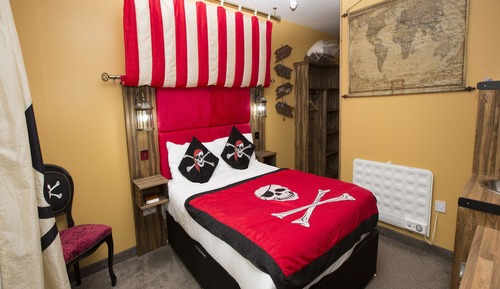 Cabin (Pirate Cabin)