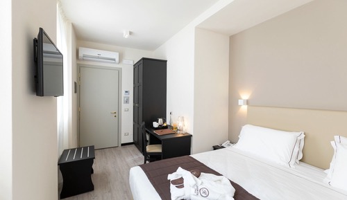 Deluxe Room, Lake View