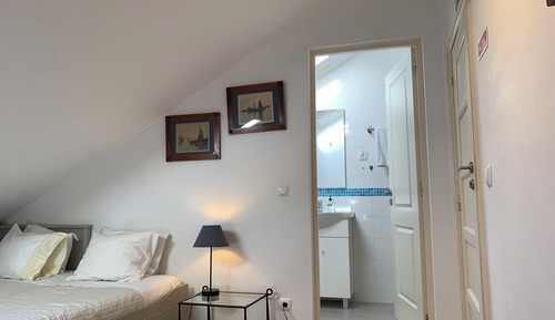 City Room, Private Bathroom