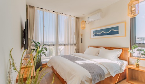 Courtyard 2-Panoramic Room