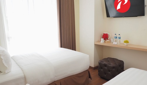 Superior Twin Room with Window