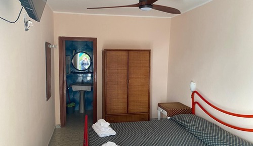 Economy Room