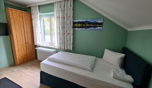 Single Room, Mountain View