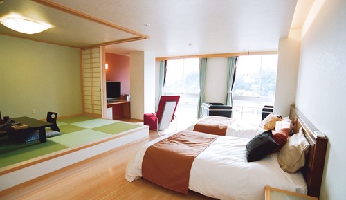 Suite, Non Smoking, Ocean View (Beds and Futon)