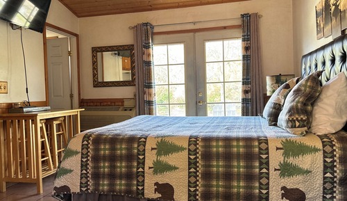 Family Cabin, River Front, River View, Patio #2