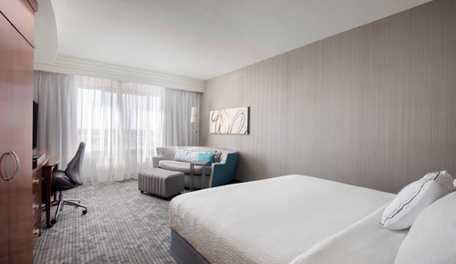 Room, 1 King Bed (Mobility/Hearing Accessible, Tub)