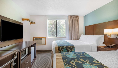 Room, 2 Double Beds, Non Smoking, Pool View