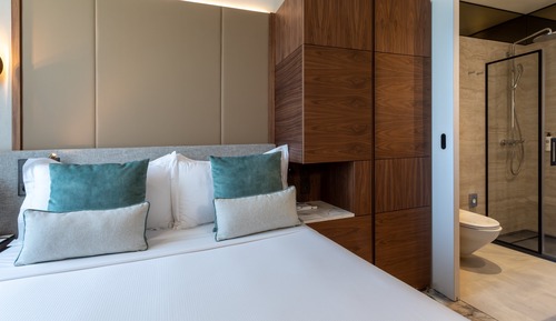 Classic Room, 1 Queen Bed, City View