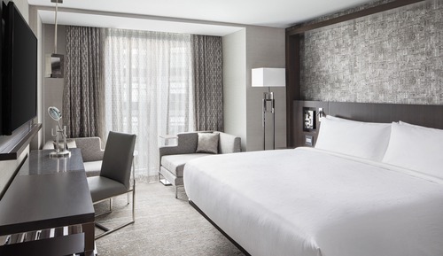 Deluxe Room, 1 King Bed, Non Smoking