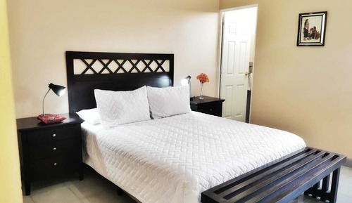 Comfort Single Room, 5 Bedrooms