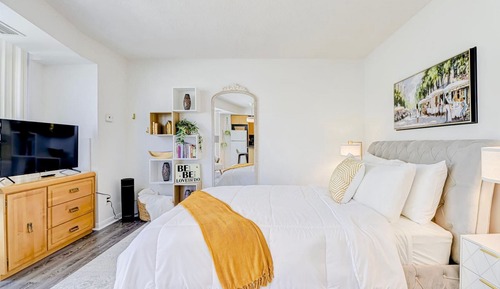 Deluxe Studio, Kitchen, City View
