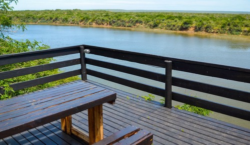 Sundaze Riverside Lodge