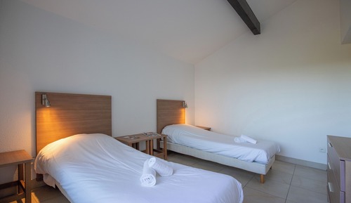3 Bedrooms Duplex Apartment for 9 persons and 1 baby, with Balcony and 2 Bathrooms