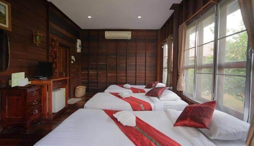 Family Room with Garden View