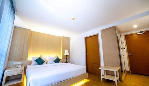 Deluxe Room, Pool Access