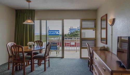 Pool Front Suite with Kitchen (G-2)