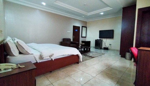Deluxe Suite