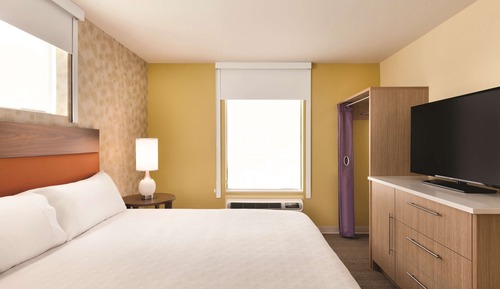 Suite, 1 King Bed, Accessible, Bathtub (Mobility & Hearing)